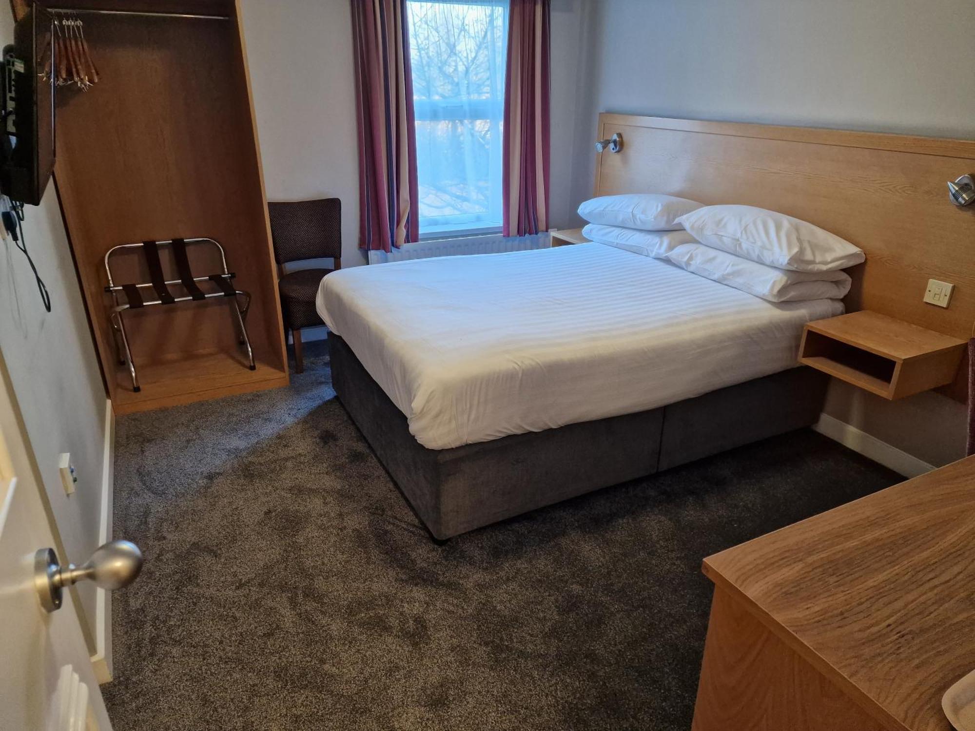 Burn Hall Отель Huby